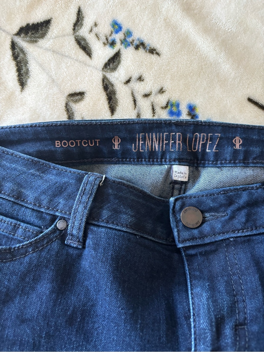 Jennifer Lopez Dark Blue Flare Jeans - Picture 3 of 6